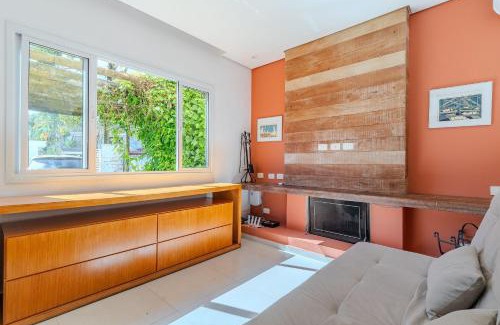 Costa do Sol House | Guaratuba Retreat: Poolside Haven Near the Ocean