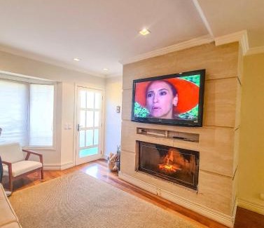 Vila Everest House | Family-Friendly Retreat Just 11 Minutes from Centrinho
