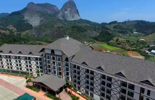 Pedra Azul Hotel | Discover Comfort at Condomínio Vista Azul with Pool & Hot Tub