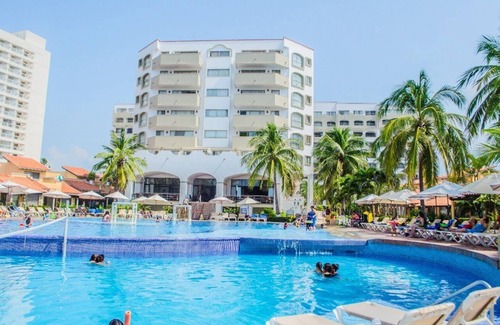 Ixtapa Apartment | Oceanfront Retreat: Enna Inn Ixtapa with Pool & Spa