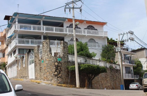 Acapulco Apartment | Pet-Friendly AcaGutty 1B: Oceanfront Bliss Awaits You