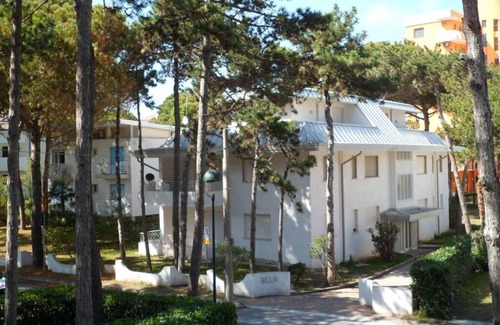 Lignano Pineta Apartment | Pet-Friendly Condominio Billa 7 with Breakfast in Lignano