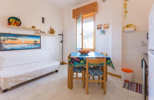 Lido degli Estensi Apartment | Modern Condominio: Pet-Friendly Stay with Breakfast Included