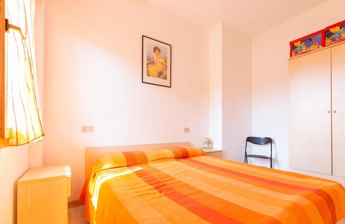 Lido degli Estensi Apartment | Modern Condominio: Pet-Friendly Stay with Breakfast Included