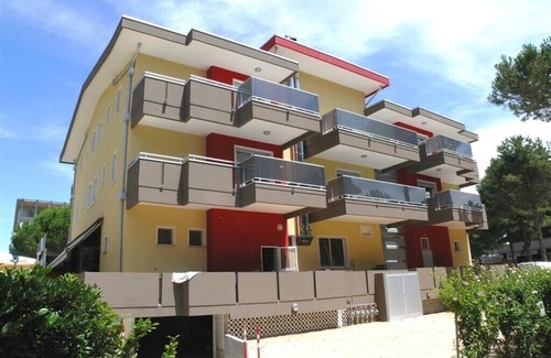 Bibione Lido dei Pini Apartment | Cozy Condominio Roby 5 with Kitchen and Dishwasher