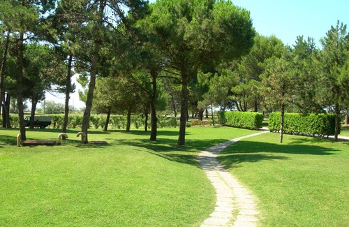Bibione Lido dei Pini Apartment | Cozy Condominio Roby 5 with Kitchen and Dishwasher