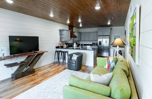 Cullman Apartment | Discover Relaxing Stays at Condominium B in the Holler