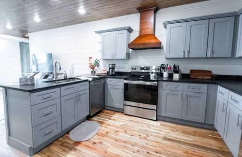 Cullman Apartment | Discover Relaxing Stays at Condominium B in the Holler