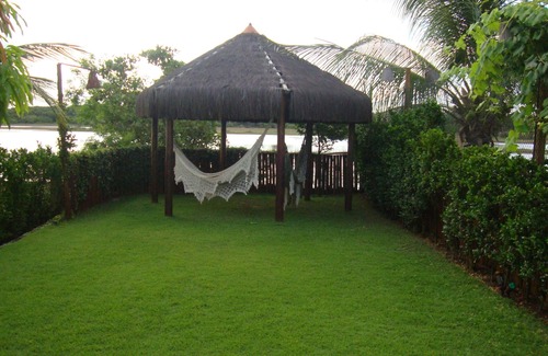 Centro House | Beachside Haven Just 200m from Guarajuba with Pool & Views