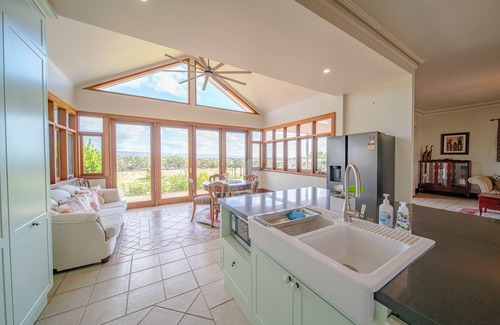 Maslin Beach Villa | Condor Estate with Vineyard & Fireplace