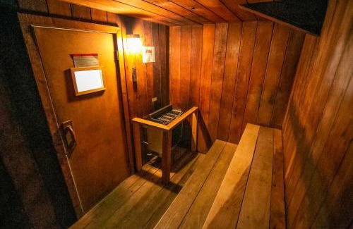 Mammoth Lakes Apartment | Pet-Friendly Condos 1849 #102 with Pool & Hot Tub