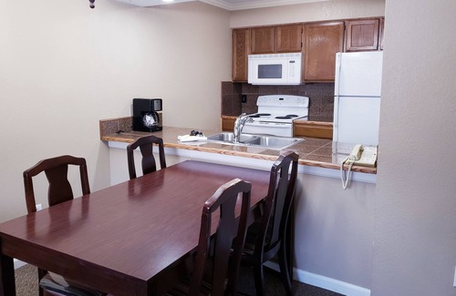 Lansing Condo | Cozy Condotels with Ocean Views and Pool Access