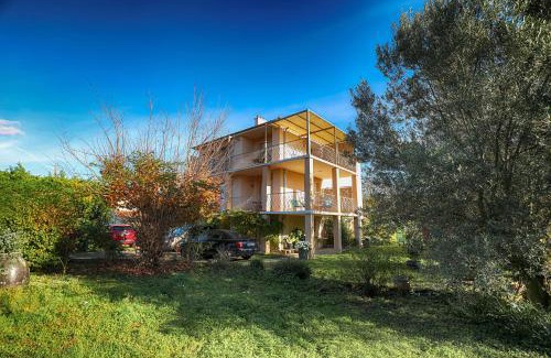 Condrieu Apartment | Pet-Friendly CONDRIEU T3 with Excellent 8.6/10 Reviews