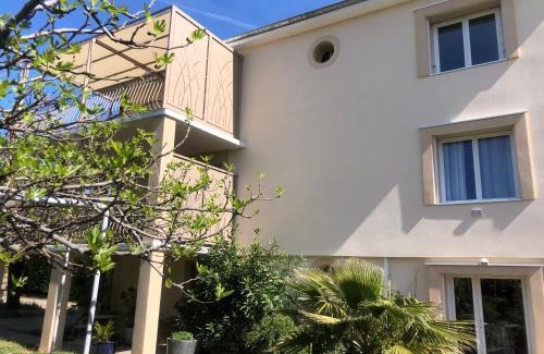 Condrieu Apartment | Pet-Friendly CONDRIEU T3 with Excellent 8.6/10 Reviews