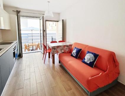 Porto Potenza Picena Apartment | Oceanfront Escape: Conero-Fronte Mare with Private Beach
