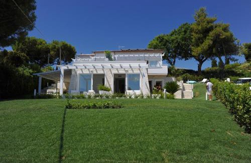 Marcelli Bed & Breakfast | Unforgettable Oceanfront Stay at Conero Suites - Rated 9.6