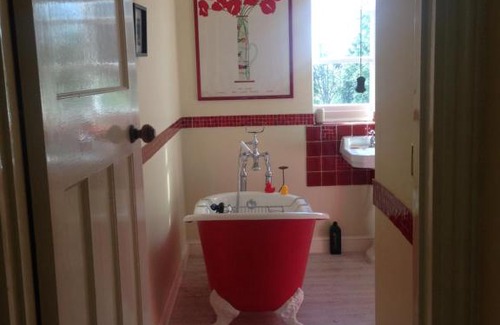 Kemerton Bed & Breakfast | Guest Rated 10/10: Coneygreen with Breakfast & Kitchen