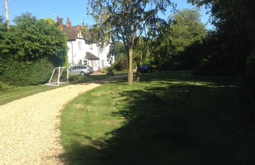 Kemerton Bed & Breakfast | Guest Rated 10/10: Coneygreen with Breakfast & Kitchen