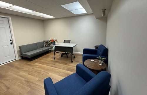Cromwell Apartment | Ideal Conference Room Rental with Breakfast Included