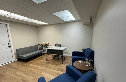 Cromwell Apartment | Ideal Conference Room Rental with Breakfast Included