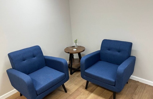 Cromwell Apartment | Ideal Conference Room Rental with Breakfast Included