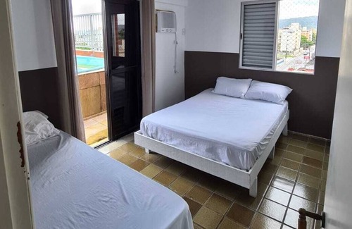 Parque Enseada Apartment | Inviting Rooftop Retreat with Private Pool for Your Stay