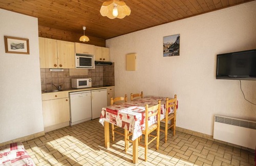 Chatel Apartment | Cozy Châtel Apartment for 4 with Pet-Friendly Amenities