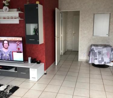 Vaulx-en-Velin Apartment | Cozy Retreat at Confort d’Ange: Child-Friendly Escape
