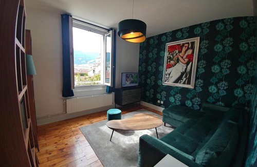 Quartier Chorier-Berriat Apartment | Tranquil Stay with Pet-Friendly Amenities in Grenoble