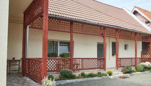 Alba Iulia Apartment | Top-Rated Confort House Plus: Family-Friendly Getaway