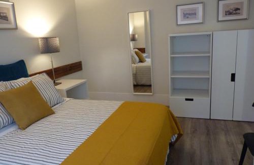Sao Joao de Deus Apartment | Cozy 1 Bedroom Apartment on Roma Avenue - Guest Rated 7.9