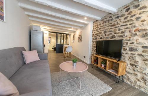 Centre Ville Apartment | Cozy 2-Room Retreat in Historic City Center