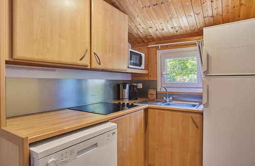 Carnoux-en-Provence Ski Chalet | Relaxing Hotel with Pool Access & Family-Friendly Amenities