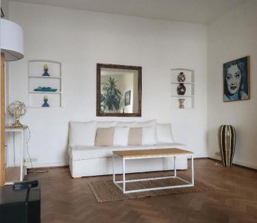 Buenos Aires Central Business District House | Inviting Room in Cozy Home with Shared Bath and Breakfast