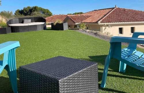 Pezenas House | Relaxing Retreat with Ocean Views in Pézenas