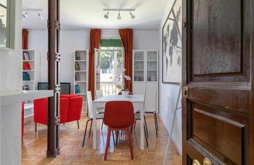 Jeronimos Apartment | Cozy 4-Star Retreat: Family & Pet-Friendly in Retiro Atocha