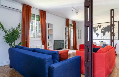 Jeronimos Apartment | Cozy 4-Star Retreat: Family & Pet-Friendly in Retiro Atocha