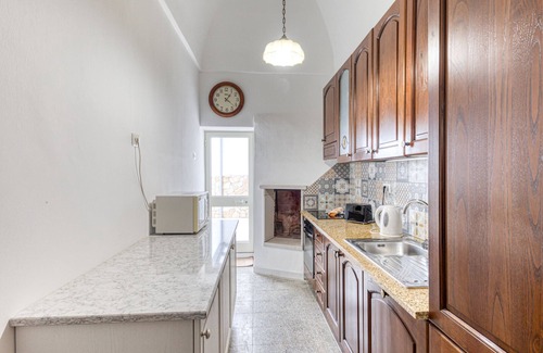 Castro Marina Villa | Confortable pool house in town, 3 min walk to sea