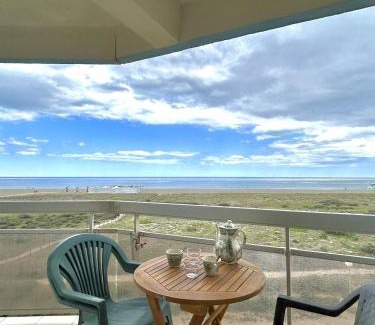 Le Barcares Apartment | Cozy T2 Cabin with Ocean Views – Ideal for Families