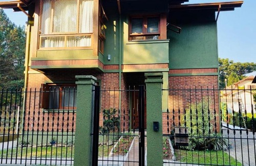 Vila Luiza House | Elegant Stay Near Canela Center with Pet-Friendly Amenities