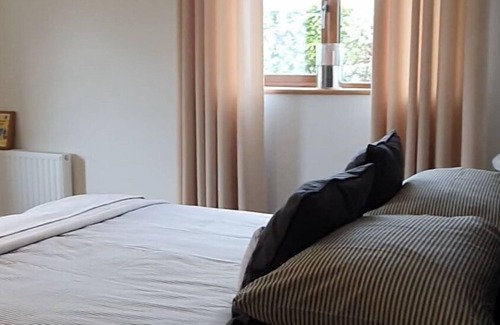 Neale House | Idyllic Getaway Lodge: Self-Catering Retreat in Cong