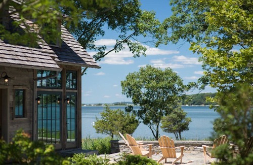 Coecles Harbor House | Relax at Congdon's Point with Pool and Spa Amenities