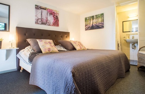 Strucht House | Congenial Holiday Home in Schin op Geul with Garden