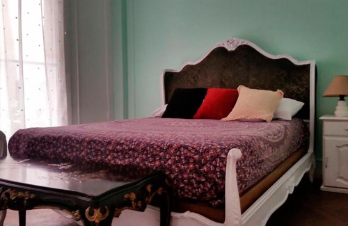 San Nicolas House | Budget-Friendly Congreso Hotel: Pet and Child Friendly Stays