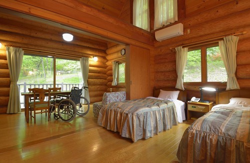 Agatsumakyo Onsen Hotel | Cozy Conifer Iwabitsu: Family-Friendly with Hot Tub