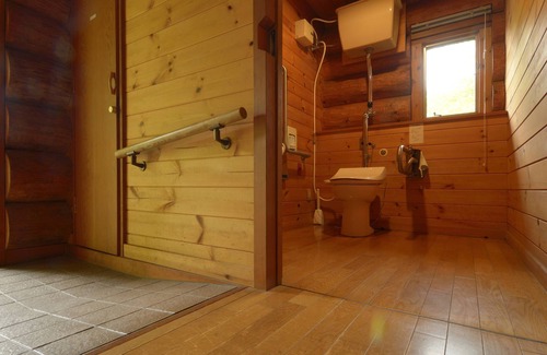 Agatsumakyo Onsen Hotel | Cozy Conifer Iwabitsu: Family-Friendly with Hot Tub