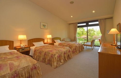 Agatsumakyo Onsen Hotel | Cozy Conifer Iwabitsu: Family-Friendly with Hot Tub