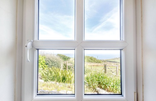 Mynytho Cottage | Pet-Friendly Conion Ganol: A Unique Cottage Retreat