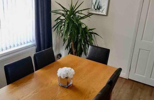 Lancaster House | Family-Friendly Coniston House with Parking and Garden