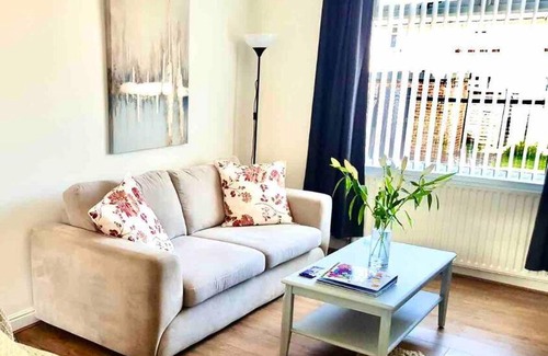 Lancaster House | Family-Friendly Coniston House with Parking and Garden